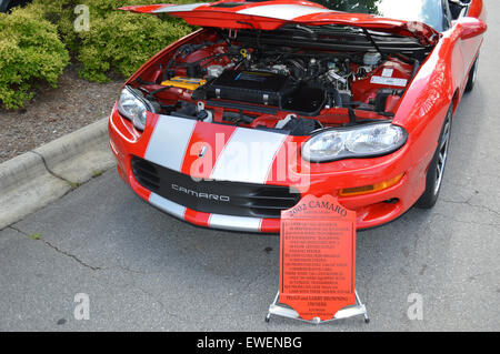 Une Chevrolet Camaro 2002 sur l'affichage à une exposition de voiture. Banque D'Images