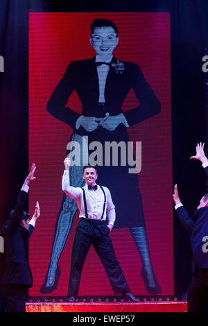 Ray Quinn l'exécution. UK premiere de 'judy - le Songbook de Judy Garland' - un spectacle célébrant les chansons classiques de Judy Garland - ouvre à la New Wimbledon Theatre, Londres avant une tournée britannique. Le spectacle se déroule du 16 au 20 juin 2015. Banque D'Images