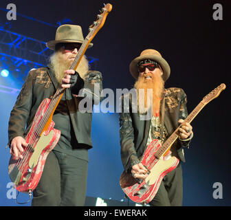 Londres, Royaume-Uni. 24 Juin, 2015. ZZ Top..ZZ Top à la Wembley Arena SSE à leur seule performance britannique. Crédit : charlie bryan/Alamy Live News Banque D'Images