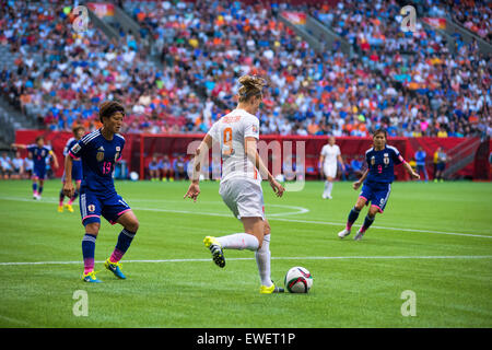 Vancouver, Canada. 23 Juin, 2015. Pays-bas l'avant Vivianne Miedema (# 9) avec la balle pendant la série de 16 correspondance entre le Japon et les Pays-Bas à la Coupe du Monde féminine de la FIFA Canada 2015 au BC Place Stadium. Le Japon a gagné le match 2-1 et avances aux quarts de finale. Banque D'Images