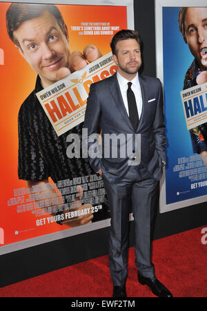 LOS ANGELES, CA - le 23 février 2011 : Jason Sudeikis en première mondiale de 'Hall Pass' au Cinerama Dome, Hollywood. Banque D'Images