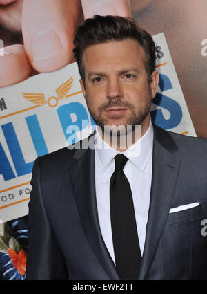 LOS ANGELES, CA - le 23 février 2011 : Jason Sudeikis en première mondiale de 'Hall Pass' au Cinerama Dome, Hollywood. Banque D'Images