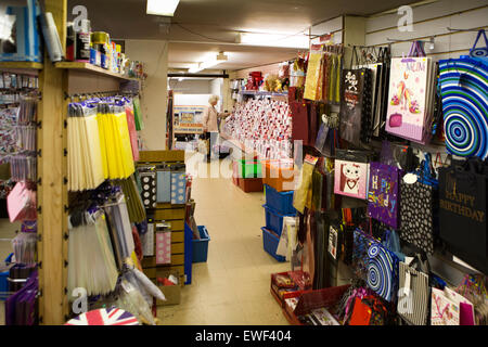 Royaume-uni, Angleterre, Shropshire, Bridgnorth, High Street, marché couvert, de papeterie et de blocage de cartes de voeux Banque D'Images