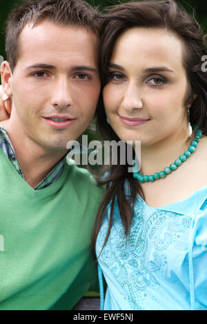 Portrait of young couple smiling Banque D'Images