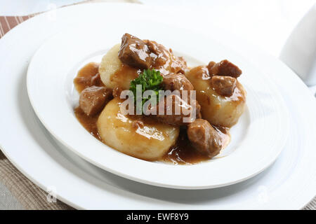 Boulettes de Silésie on white plate Banque D'Images