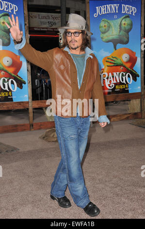 LOS ANGELES, CA - le 14 février 2011 : Johnny Depp à Los Angeles la première de son nouveau film d'animation 'Rango' au Regency Village Theatre, Westwood. Banque D'Images