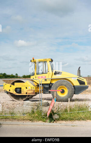 Northstowe près de Cambridge, Royaume-Uni. 25 Juin, 2015. Alors que les travaux de construction sont en cours sur la phase 1, la planification préalable pour la Phase 2 de la ville nouvelle de Northstowe a été accordée hier après-midi pour une nouvelle maison en 3500 South Cambridgeshire District Council. La ville est juste au nord-ouest de Cambridge et sera la plus grande nouvelle ville à être construit au Royaume-Uni depuis Milton Keynes. Lorsque vous avez terminé il aura jusqu'à 10 000 nouvelles maisons et une population d'environ 25 000 personnes. Credit : Julian Eales/Alamy Live News Banque D'Images