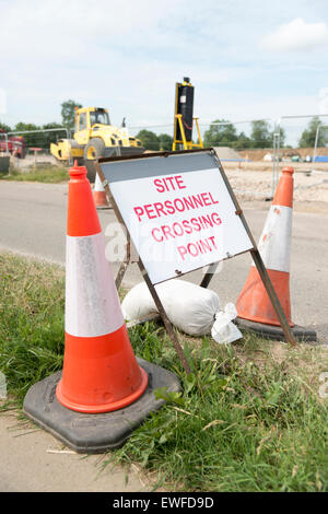 Northstowe près de Cambridge, Royaume-Uni. 25 Juin, 2015. Alors que les travaux de construction sont en cours sur la phase 1, la planification préalable pour la Phase 2 de la ville nouvelle de Northstowe a été accordée hier après-midi pour une nouvelle maison en 3500 South Cambridgeshire District Council. La ville est juste au nord-ouest de Cambridge et sera la plus grande nouvelle ville à être construit au Royaume-Uni depuis Milton Keynes. Lorsque vous avez terminé il aura jusqu'à 10 000 nouvelles maisons et une population d'environ 25 000 personnes. Credit : Julian Eales/Alamy Live News Banque D'Images