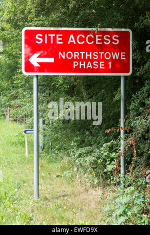 Northstowe près de Cambridge, Royaume-Uni. 25 Juin, 2015. Alors que les travaux de construction sont en cours sur la phase 1, la planification préalable pour la Phase 2 de la ville nouvelle de Northstowe a été accordée hier après-midi pour une nouvelle maison en 3500 South Cambridgeshire District Council. La ville est juste au nord-ouest de Cambridge et sera la plus grande nouvelle ville à être construit au Royaume-Uni depuis Milton Keynes. Lorsque vous avez terminé il aura jusqu'à 10 000 nouvelles maisons et une population d'environ 25 000 personnes. Credit : Julian Eales/Alamy Live News Banque D'Images