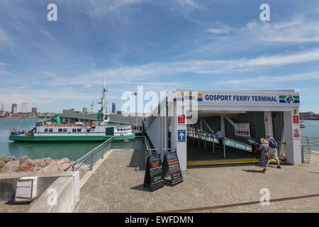 Gosport Ferry Terminal, Gosport, Royaume-Uni Banque D'Images