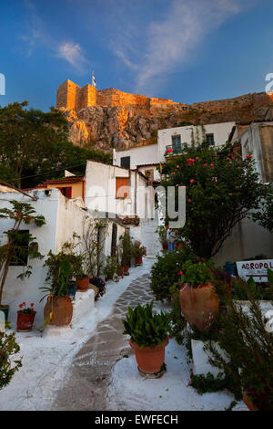 Acropole vu depuis les rues d'Anafiotika, Athènes, Grèce Banque D'Images