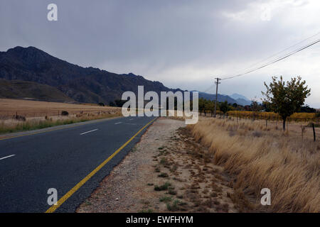 Montagnes à l'extérieur ville de Worcester dans le Western Cape, Afrique du Sud. Banque D'Images