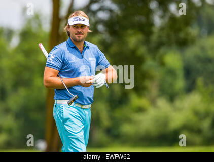 Allemagne, club München Eichenried. 25 Juin, 2015. Victor Dubuisson de France réagit à l'European Tour tournoi de golf club München Eichenried, en Allemagne, le 25 juin 2015. Photo : MARC MUELLER/dpa/Alamy Live News Banque D'Images