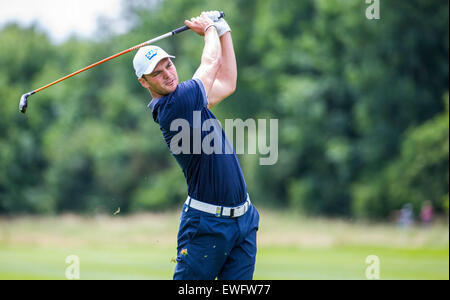 Allemagne, club München Eichenried. 25 Juin, 2015. Martin Kaymer de l'Allemagne dans l'action au tournoi de golf en tournée européenne, l'Allemagne, Club München Eichenried 25 juin 2015. Photo : MARC MUELLER/dpa/Alamy Live News Banque D'Images