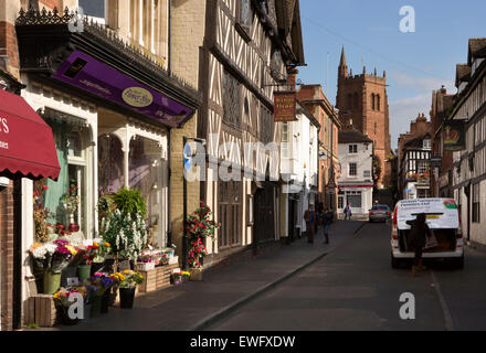 Royaume-uni, Angleterre, Shropshire, Bridgnorth, Whitburn Street, King's Head pub à la direction St Lawrence's église redondants Banque D'Images