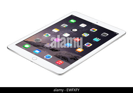 Varna, Bulgarie - Février 04, 2014 : Silver Apple iPad Air 2 avec iOS 8 affichage touch ID se trouve sur la surface de l'écran d'accueil, desi Banque D'Images