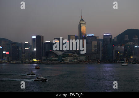 Hong Kong, Chine, donnant sur Hong Kong Islande la nuit Banque D'Images