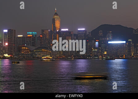 Hong Kong, Chine, donnant sur Hong Kong Islande la nuit Banque D'Images