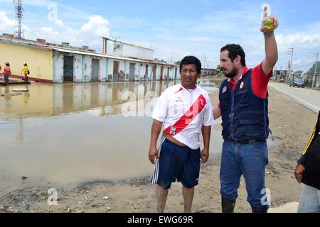 En raison de la pluie à Puerto PIZARRO . Ministère de Tumbes .PÉROU Banque D'Images