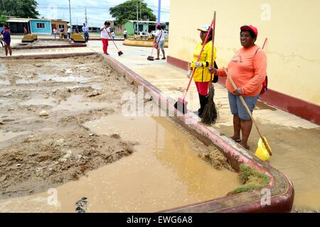 En raison de la pluie à Puerto PIZARRO . Ministère de Tumbes .PÉROU Banque D'Images