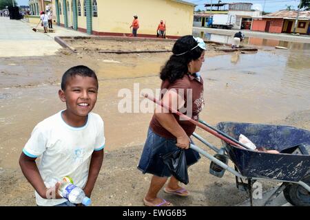 En raison de la pluie à Puerto PIZARRO . Ministère de Tumbes .PÉROU Banque D'Images