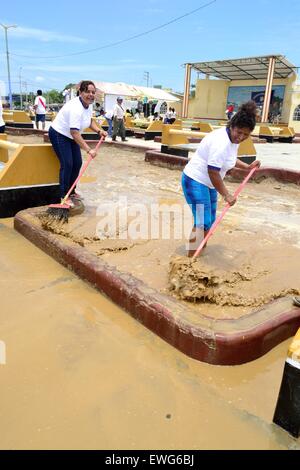 En raison de la pluie à Puerto PIZARRO . Ministère de Tumbes .PÉROU Banque D'Images