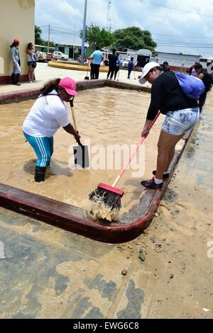 En raison de la pluie à Puerto PIZARRO . Ministère de Tumbes .PÉROU Banque D'Images