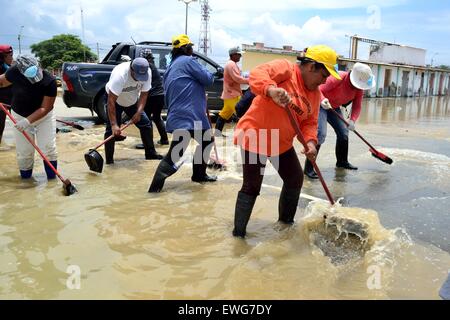 En raison de la pluie à Puerto PIZARRO . Ministère de Tumbes .PÉROU Banque D'Images