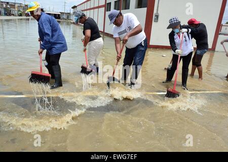 En raison de la pluie à Puerto PIZARRO . Ministère de Tumbes .PÉROU Banque D'Images