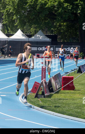 Vieux Pont High School Runner dans le HS Garçons 4X800 au relais 2015 NYC Adidas Grand Prix de la Ligue de diamant Banque D'Images