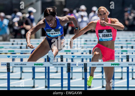 Tiffany Porter (GBR) et Lolo Jones (USA) qui se font concurrence sur les femmes le 100m haies à l'Adidas 2015 Grand Prix de la Ligue de diamant de NEW YORK Banque D'Images