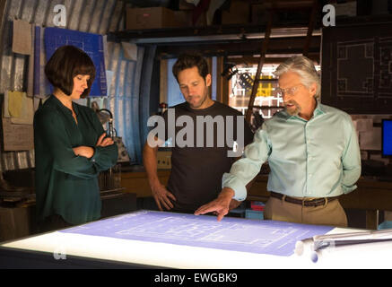 ANT-MAN 2015 Marvel/Disney film avec de gauche à droite : Evangeline Lilly, Paul Rudd et Michael Douglas Banque D'Images