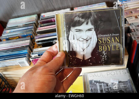 Les Pays-bas - Juillet 2015 : disque compact de la chanteuse écossaise Susan Boyle dans un magasin d'occasion. Banque D'Images