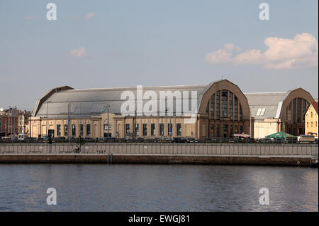 Marché Central de Riga à partir de la Daugava Banque D'Images
