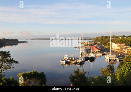 Avis de Strahan Village en Tasmanie Banque D'Images