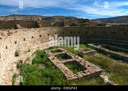 Grande Kiva au sein de Pueblo Bonito à Chaco Culture National Historical Park dans le Nouveau Mexique. Banque D'Images