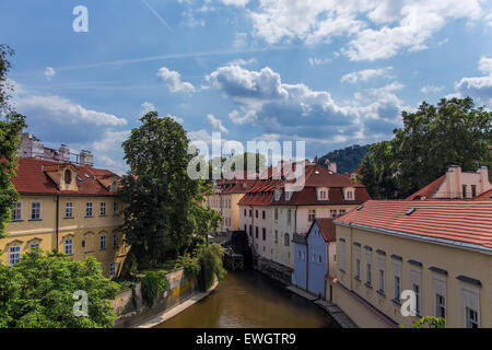 Un endroit romantique à Prague, petit côté canal de la rivière près de Pont Charles. Banque D'Images