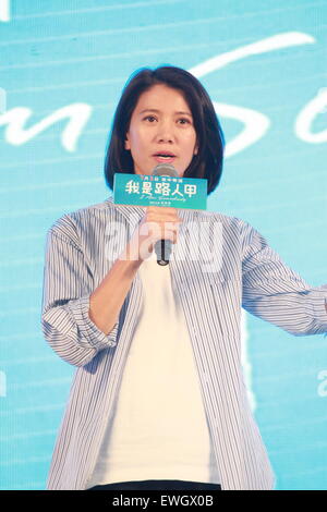 Beijing, Chine. 26 Juin, 2015. L'actrice Anita Yuen assiste à la conférence de presse de la première du film 'je suis quelqu'un' à Beijing, capitale de Chine, le 26 juin 2015. Le film sortira officiellement le 3 juillet. Credit : Zhang Yu/Xinhua/Alamy Live News Banque D'Images
