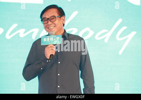 Beijing, Chine. 26 Juin, 2015. Derek Yee Tung-Shing directeur assiste à la conférence de presse de la première du film 'je suis quelqu'un' à Beijing, capitale de Chine, le 26 juin 2015. Le film sortira officiellement le 3 juillet. Credit : Zhang Yu/Xinhua/Alamy Live News Banque D'Images