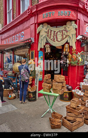 Portobello Road dans le quartier de Notting Hill du Royal Borough de Kensington et Chelsea à l'ouest de Londres Banque D'Images