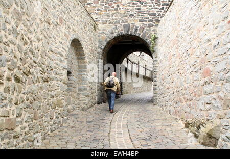 Altena. Mai-26-2015. Promenades touristiques le long de 1122 Château Altena dans Altena. Allemagne Banque D'Images