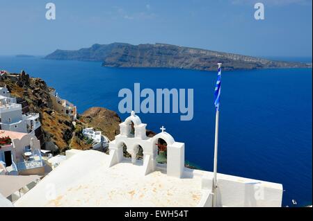 Une vue sur la caldeira dans le village de Oia, Santorin, Grèce Banque D'Images