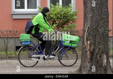 Berlin, Allemagne, Briefzusteller le PIN AG Banque D'Images