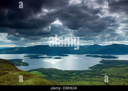 Les collines de Luss Conic Hill au-dessus de Balmaha, Loch Lomond et les Trossachs National Park Banque D'Images