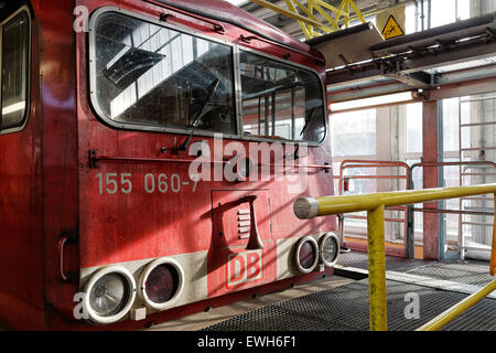 Neuseddin, Allemagne, Freight Train locomotive électrique dans le travail de maintenance de Neuseddin Banque D'Images