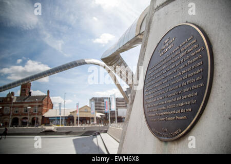 Le passage de Whittle sculpture dans le centre-ville de Coventry Banque D'Images