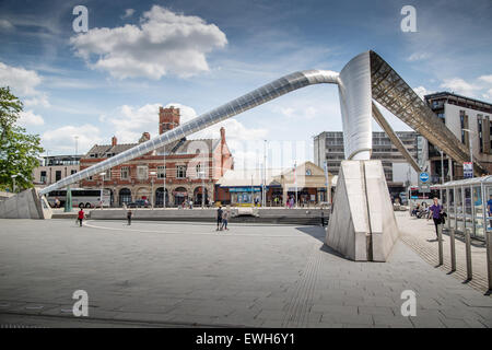 Le passage de Whittle sculpture dans le centre-ville de Coventry Banque D'Images