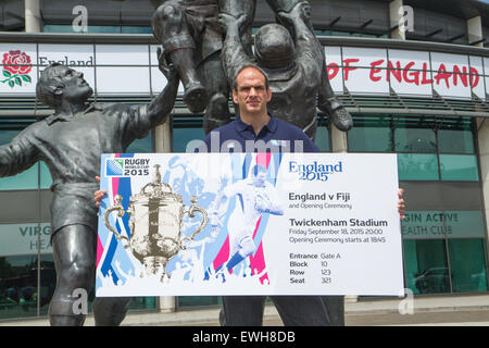 Londres, Royaume-Uni. 26 juin 2015. Martin Johnson dévoile la Coupe du Monde de Rugby 2015 conception de billets à Twickenham. Credit : Elsie Kibue / Alamy Live News Banque D'Images