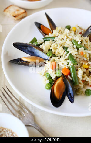 Riz aux légumes et des moules, de l'alimentation Banque D'Images