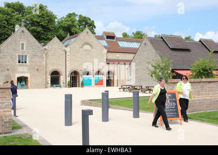 Les gens l'approche Harley Galerie sur le Welbeck Estate dans le Nottinghamshire, Englnd, UK Banque D'Images